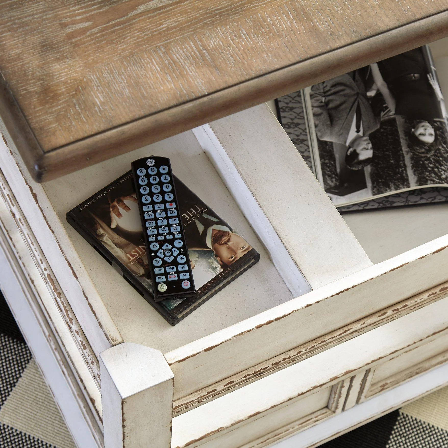 Realyn Coffee Table with Lift Top - Image 8